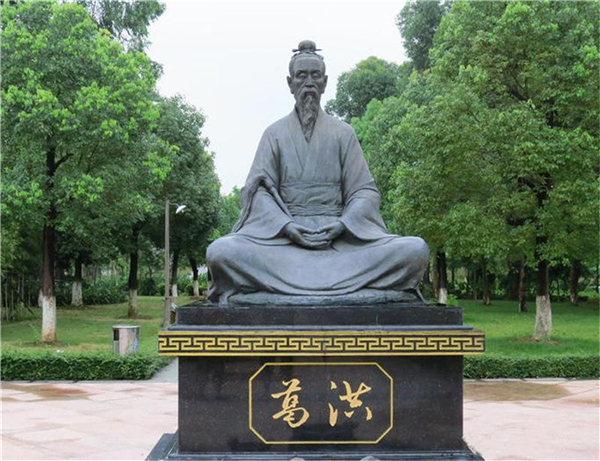 古代名醫雕像