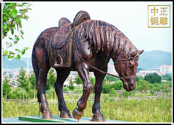 草原銅馬雕塑.jpg