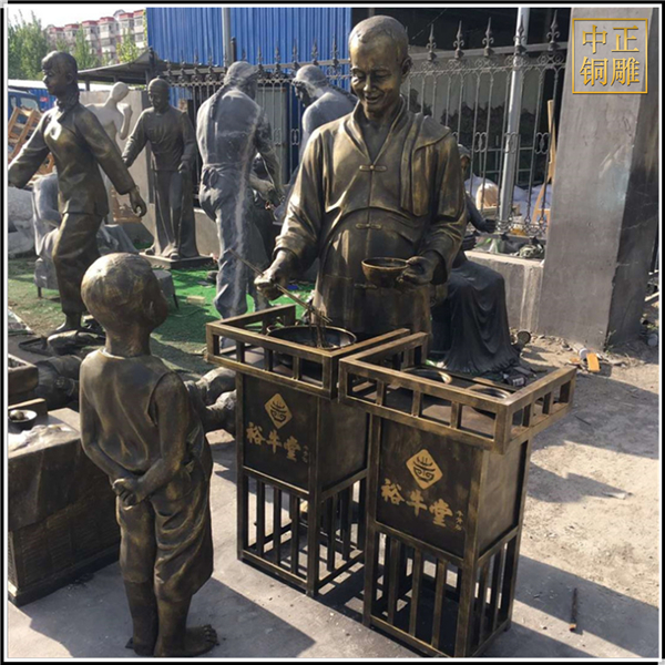 現代步行街飯店門口人物銅雕塑