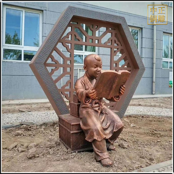 校園孩童讀書雕塑