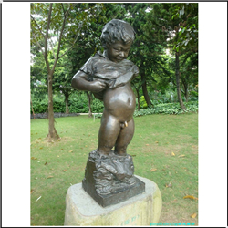 小孩尿尿園林雕塑
