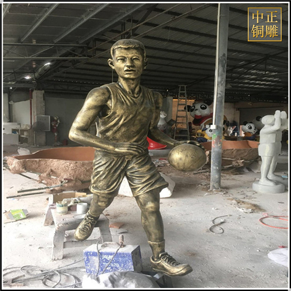 鑄造打籃球人物銅雕塑.jpg