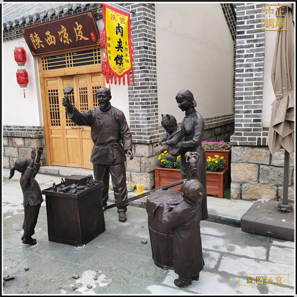 7步行街大型賣酒人物雕塑.jpg