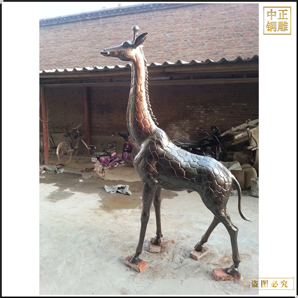 小型長頸鹿雕塑.jpg