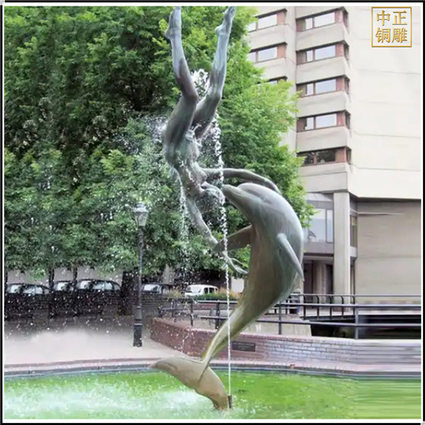 海豚魚人玩耍噴泉雕塑.jpg