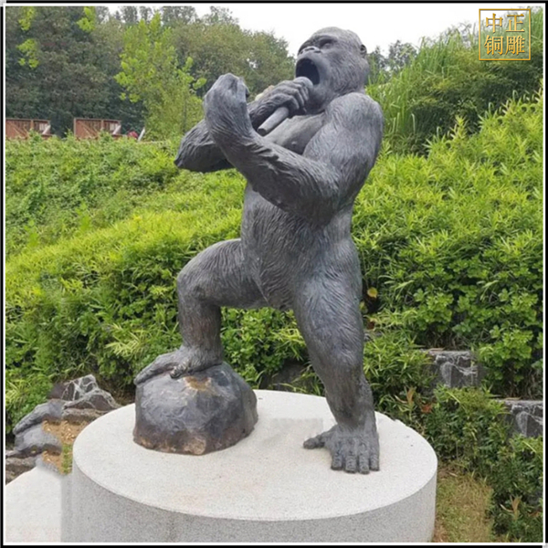 大猩猩唱歌園林雕塑.jpg
